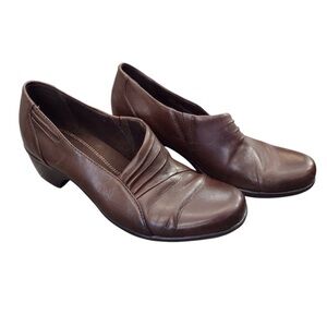 CLARKS Slip On Leather Loafers Size 7M Womens - Artisan Brown with Heels Pumps